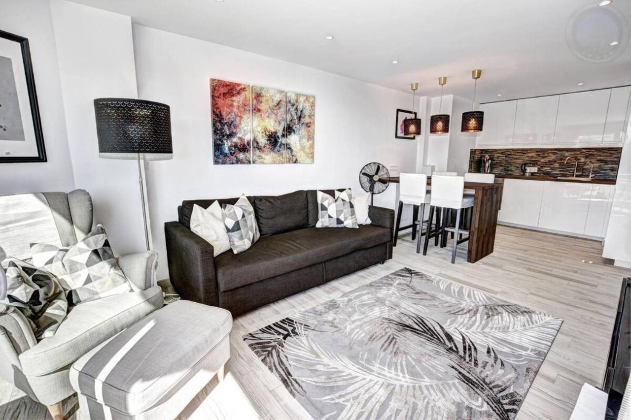 Stunning 1 Bed Apt เบนัลมาเดนา ภายนอก รูปภาพ